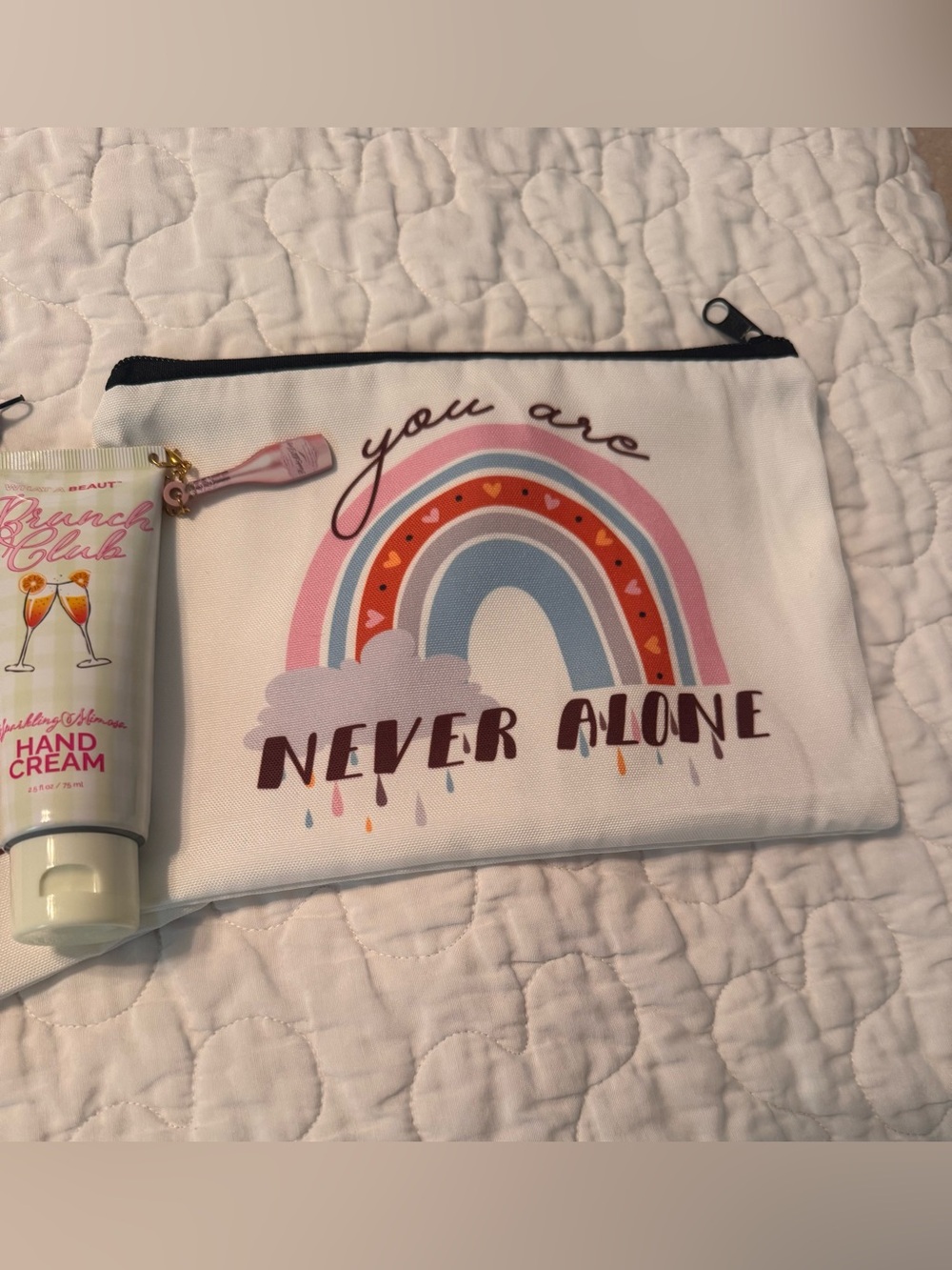 Cosmetic bags with lotion - Picture 2 of 3